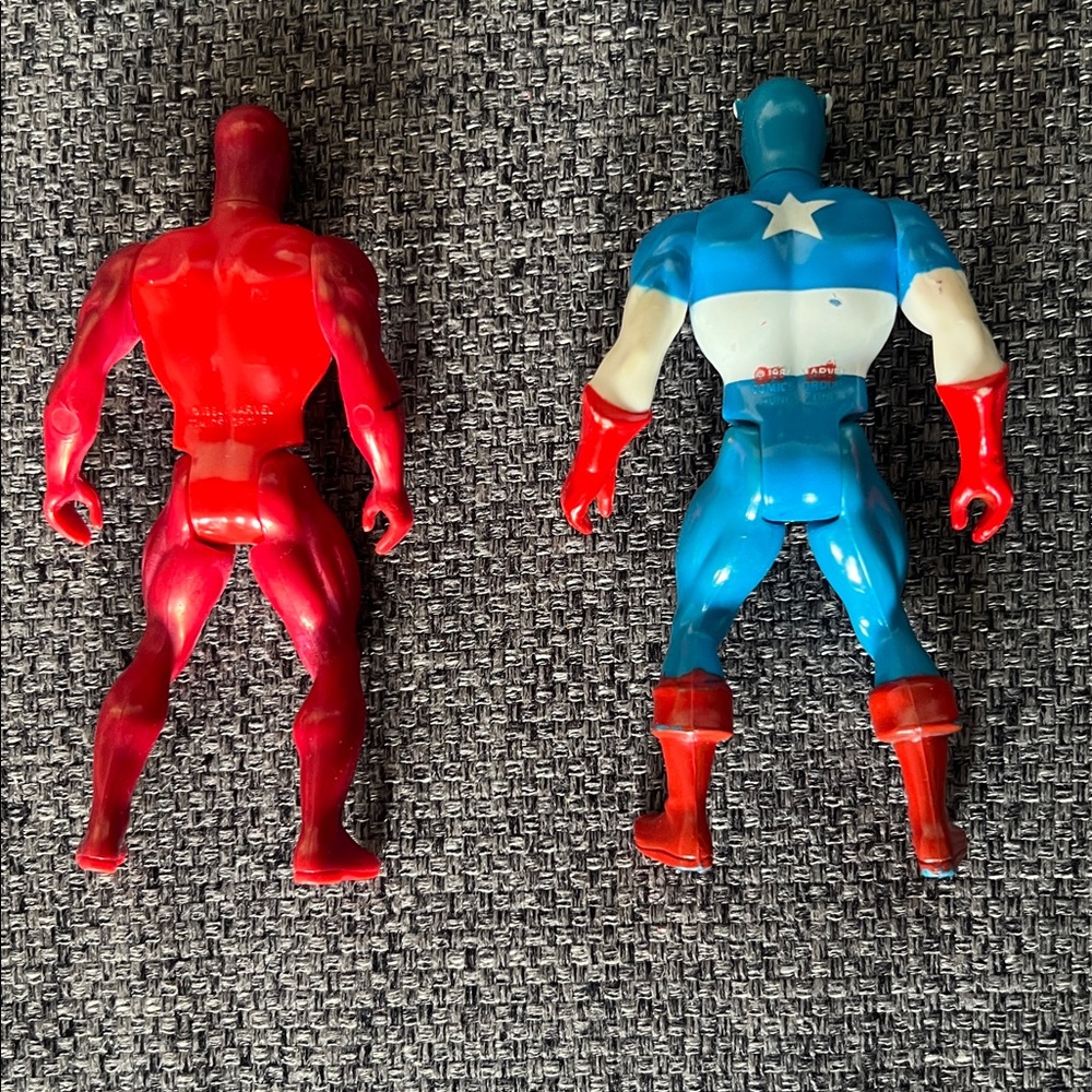 Mattel Secret Wars Captain America and Daredevil Figures - Picture 2 of 8